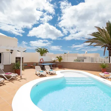 Hébergement de vacances Olivina, With Heated Pool Puerto del Carmen (Lanzarote)